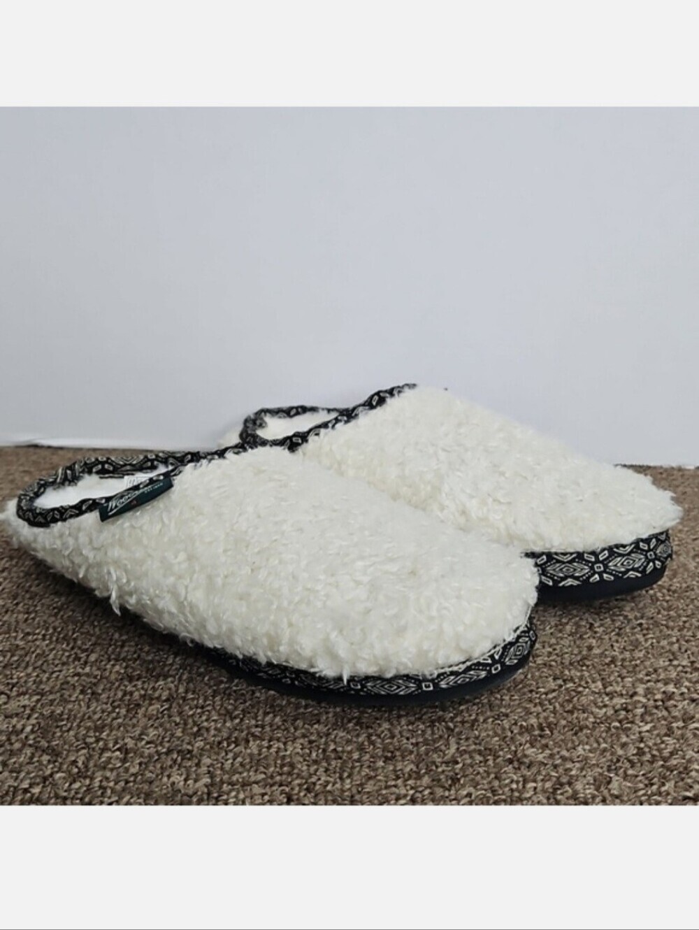 Woolrich White Fluffy Fleece Slippers Sz 7 Womens